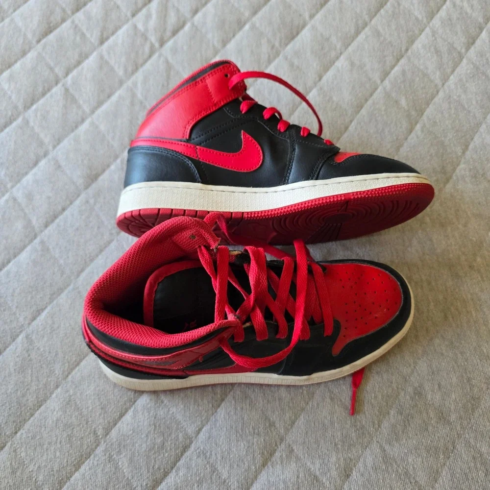 Nike Air Jordan 1 Mid GS Alternate Bred Black Fire Red Size 4.5Y